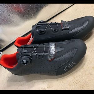 NWT fizik men’s cycling/ racing/ spinning shoes 🚵‍♀️